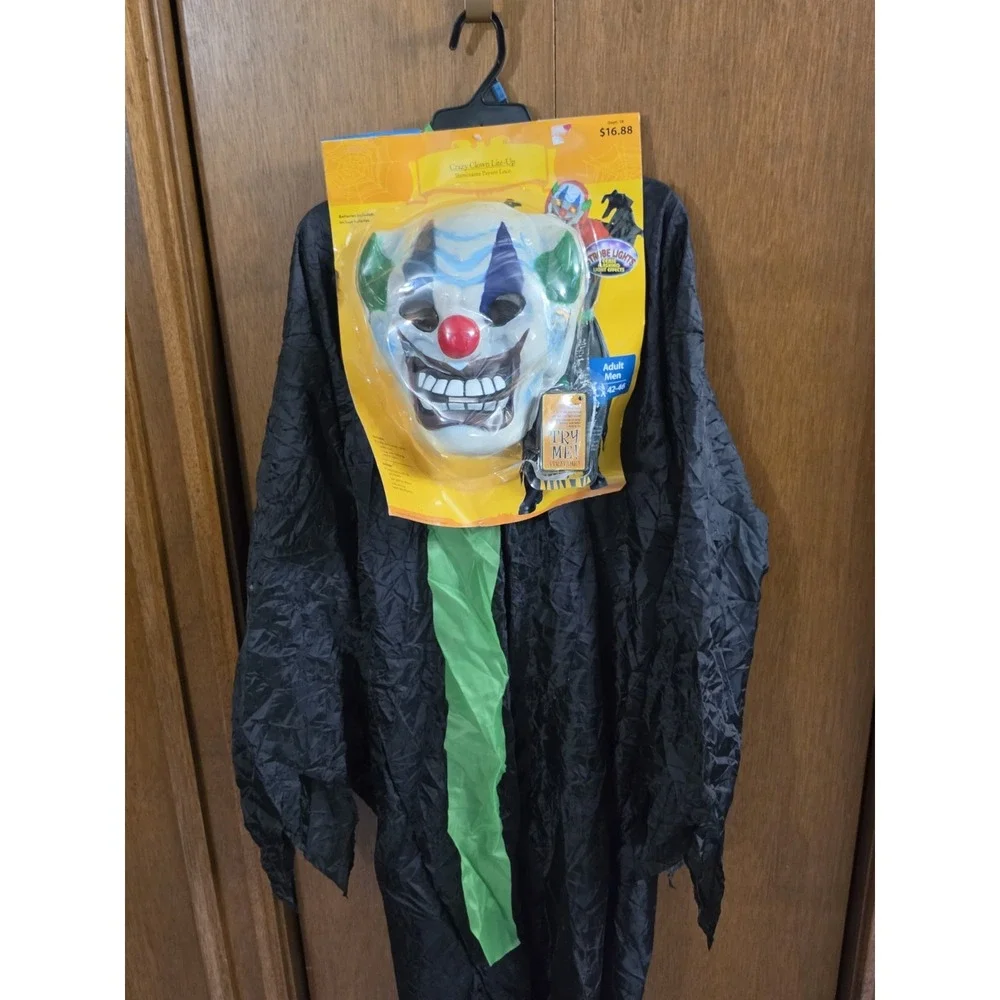 New Old Stock Crazy Clown Lite Up Eyes  Mens XL